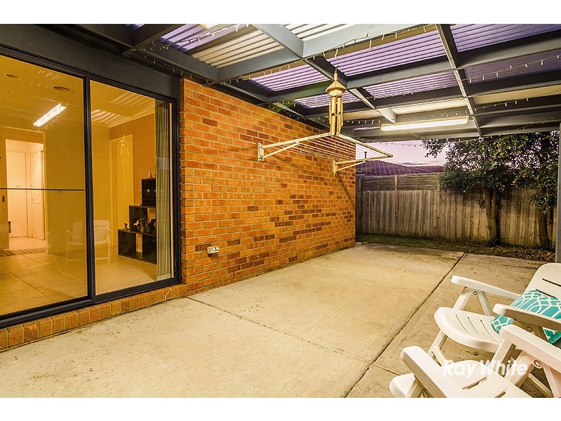 9 Staunton Walk, Cranbourne East VIC 3977