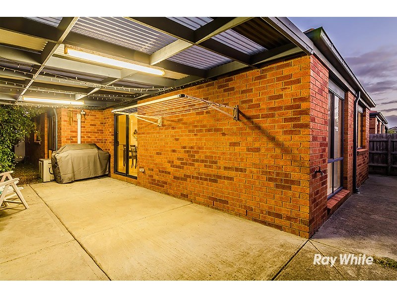 9 Staunton Walk, Cranbourne East VIC 3977