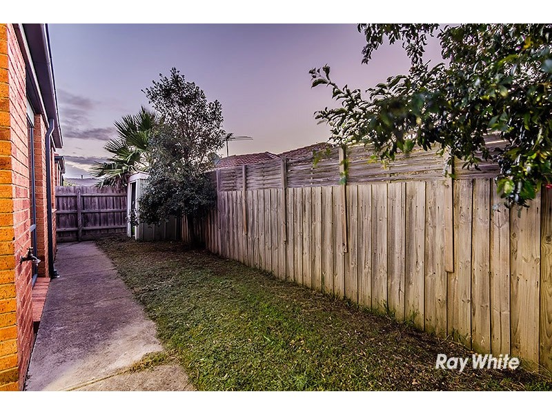 9 Staunton Walk, Cranbourne East VIC 3977