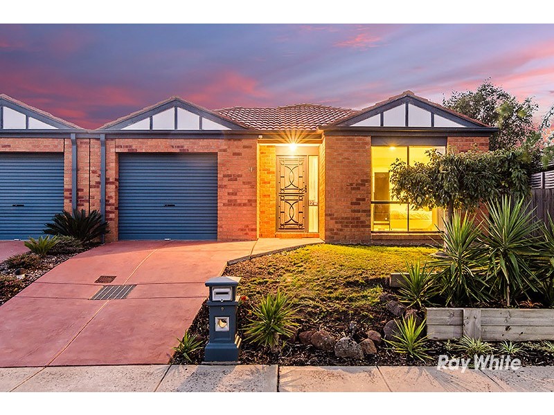 9 Staunton Walk, Cranbourne East VIC 3977