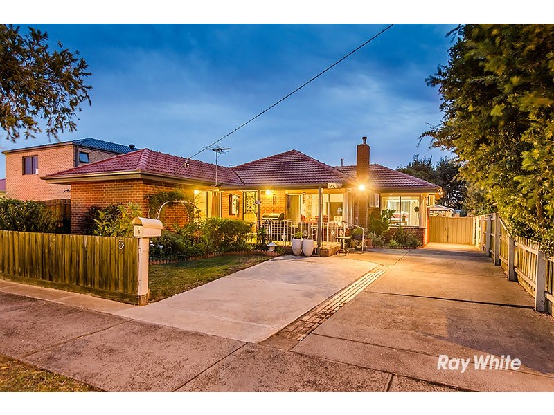 5 Lurline Street, Cranbourne VIC 3977