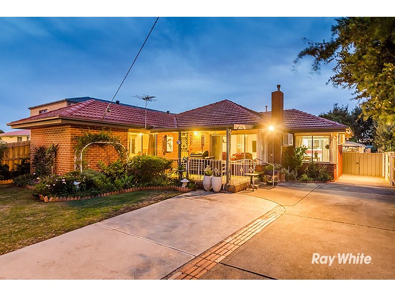 5 Lurline Street, Cranbourne VIC 3977