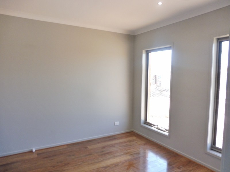 10 Cottongrass Avenue, Clyde North VIC 3978