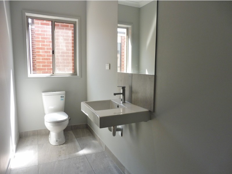 10 Cottongrass Avenue, Clyde North VIC 3978