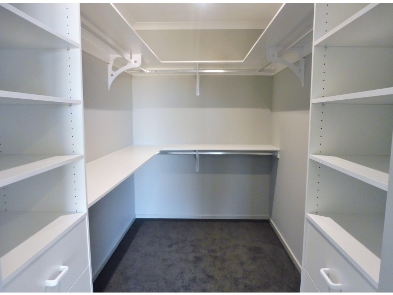 10 Cottongrass Avenue, Clyde North VIC 3978