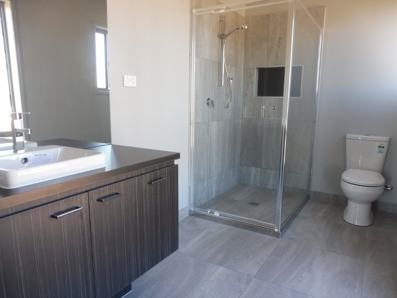 10 Cottongrass Avenue, Clyde North VIC 3978