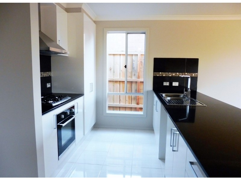 12 Pamplona Way, Clyde North VIC 3978