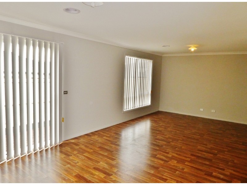 12 Pamplona Way, Clyde North VIC 3978