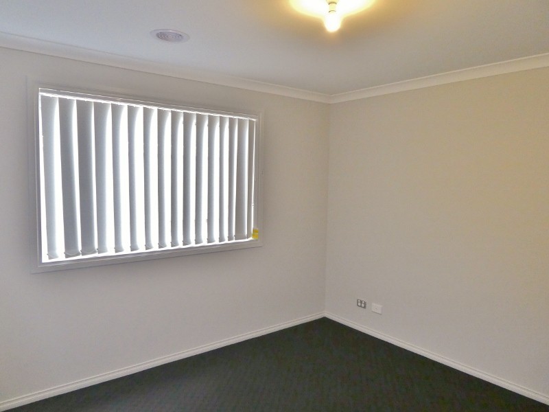 12 Pamplona Way, Clyde North VIC 3978