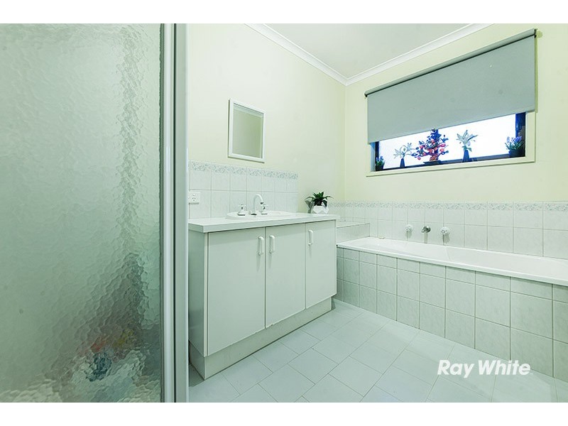 5 Raisell Road, Cranbourne West VIC 3977