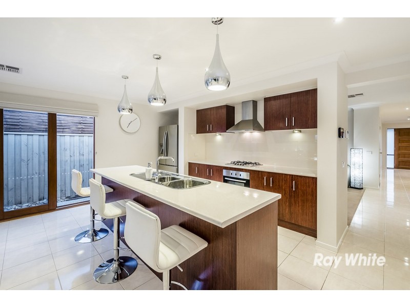 18 Lemon Grove, Cranbourne West VIC 3977