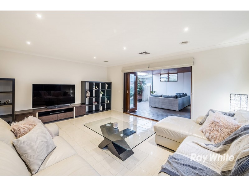 18 Lemon Grove, Cranbourne West VIC 3977