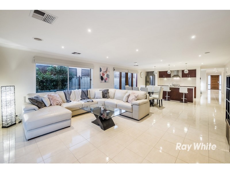 18 Lemon Grove, Cranbourne West VIC 3977