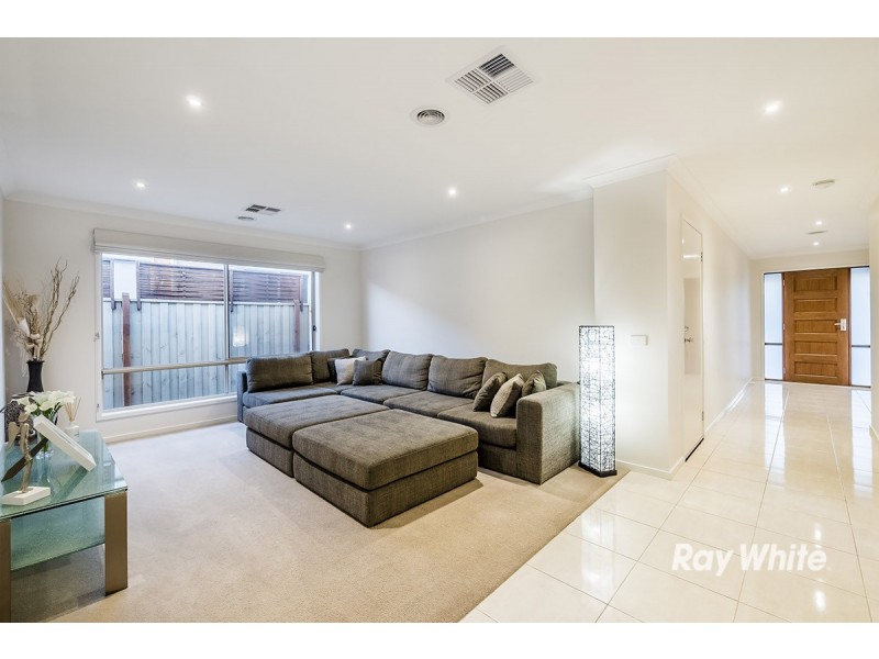 18 Lemon Grove, Cranbourne West VIC 3977