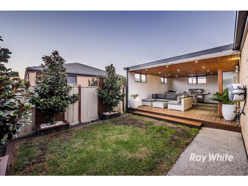 18 Lemon Grove, Cranbourne West VIC 3977