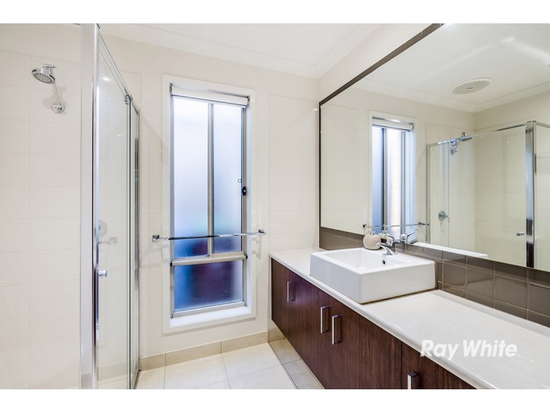 18 Lemon Grove, Cranbourne West VIC 3977