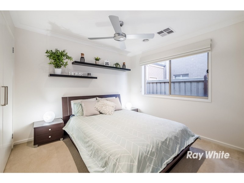 18 Lemon Grove, Cranbourne West VIC 3977