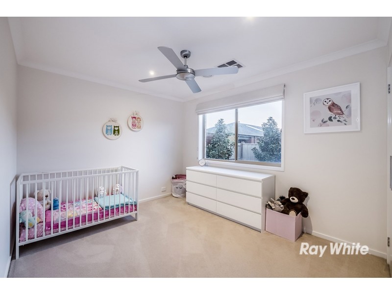 18 Lemon Grove, Cranbourne West VIC 3977