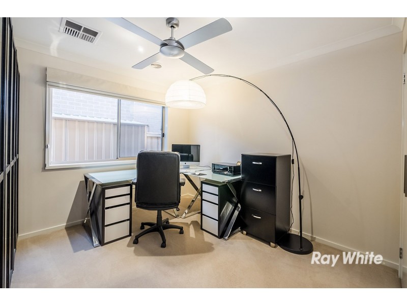 18 Lemon Grove, Cranbourne West VIC 3977