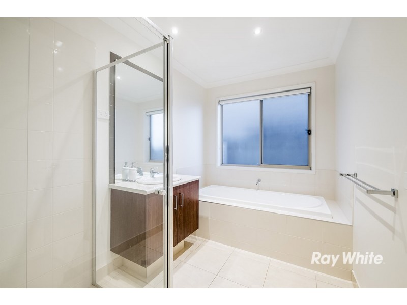 18 Lemon Grove, Cranbourne West VIC 3977