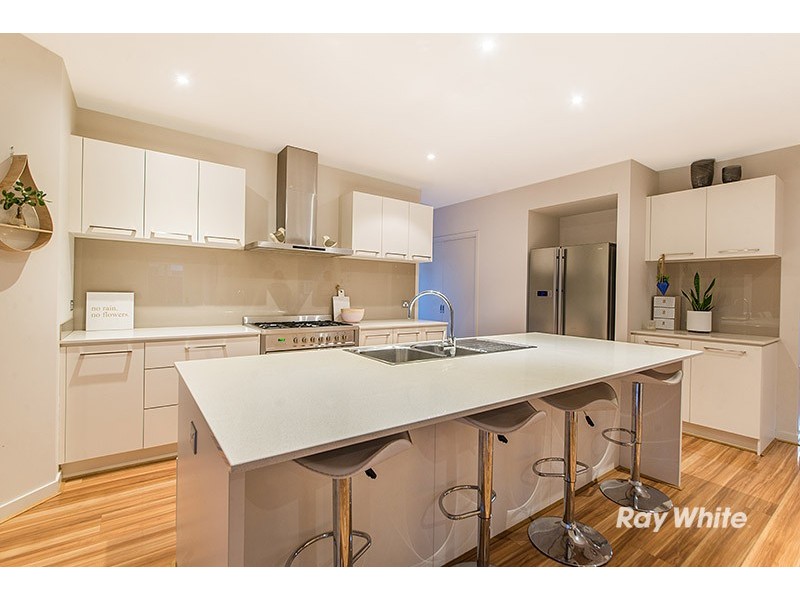 4 Dusky Bells Drive, Cranbourne West VIC 3977