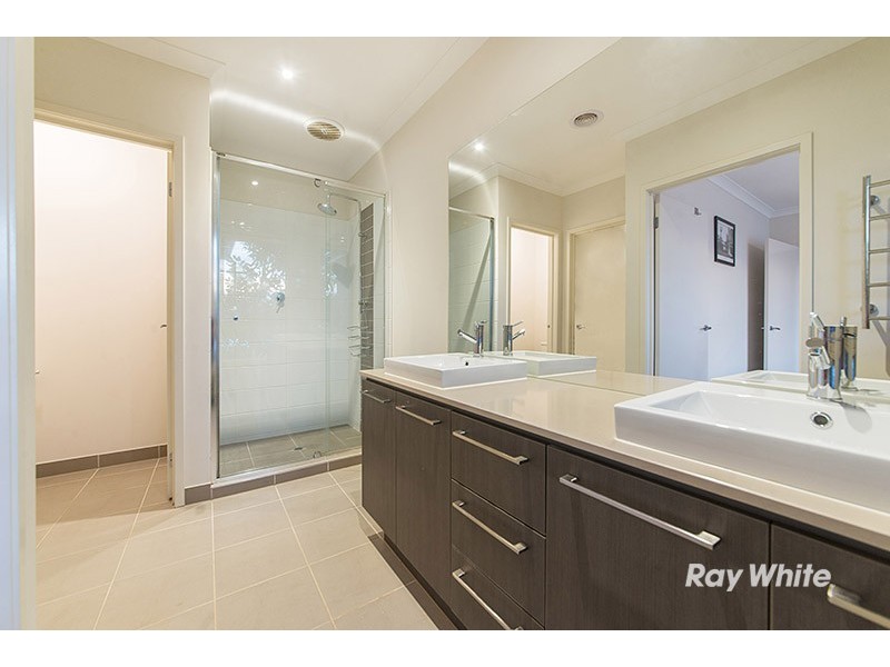 4 Dusky Bells Drive, Cranbourne West VIC 3977