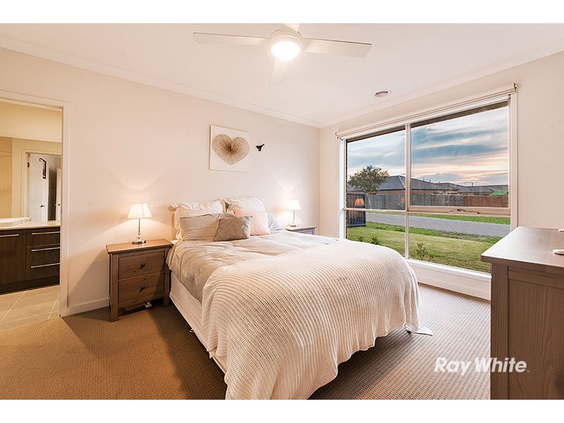 4 Dusky Bells Drive, Cranbourne West VIC 3977