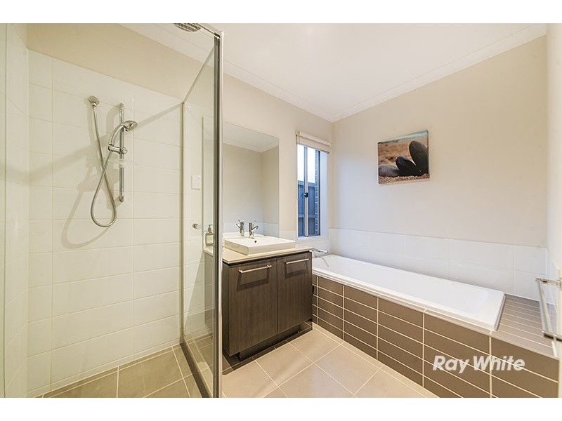 4 Dusky Bells Drive, Cranbourne West VIC 3977