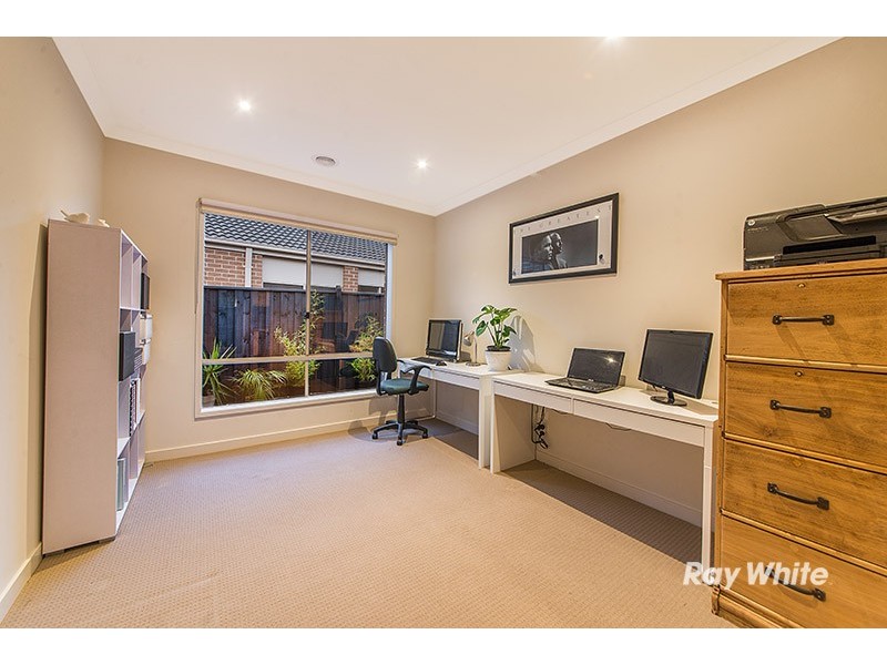 4 Dusky Bells Drive, Cranbourne West VIC 3977