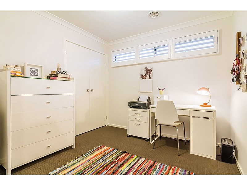 15 Canmore Street, Cranbourne East VIC 3977