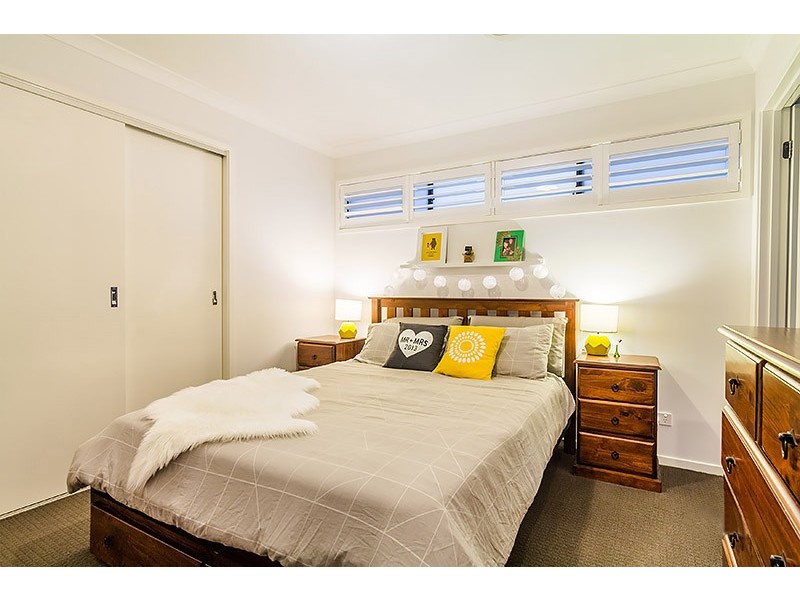 15 Canmore Street, Cranbourne East VIC 3977