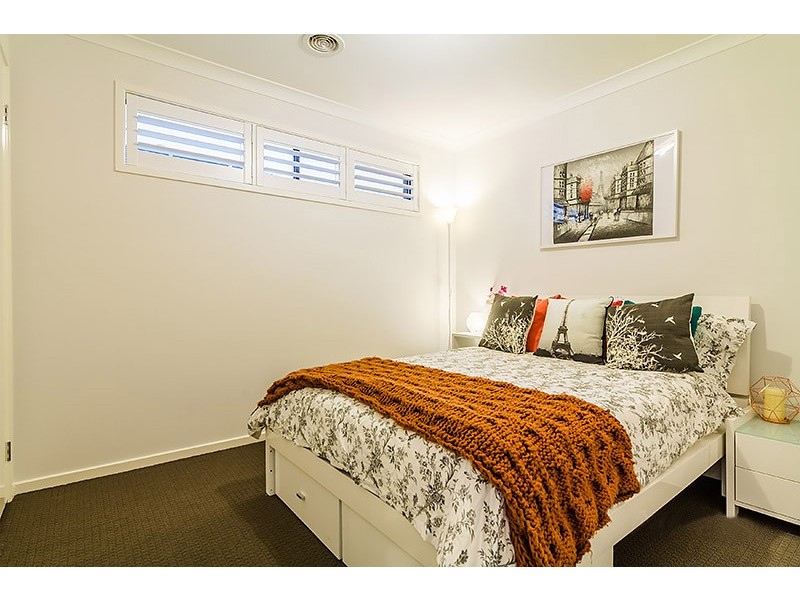15 Canmore Street, Cranbourne East VIC 3977
