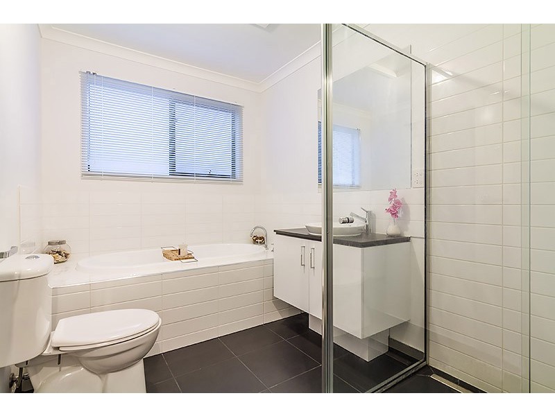 15 Canmore Street, Cranbourne East VIC 3977