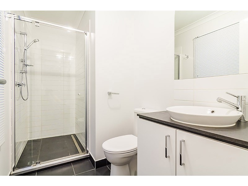 15 Canmore Street, Cranbourne East VIC 3977