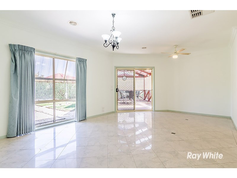 3 Filbert Court, Cranbourne North VIC 3977