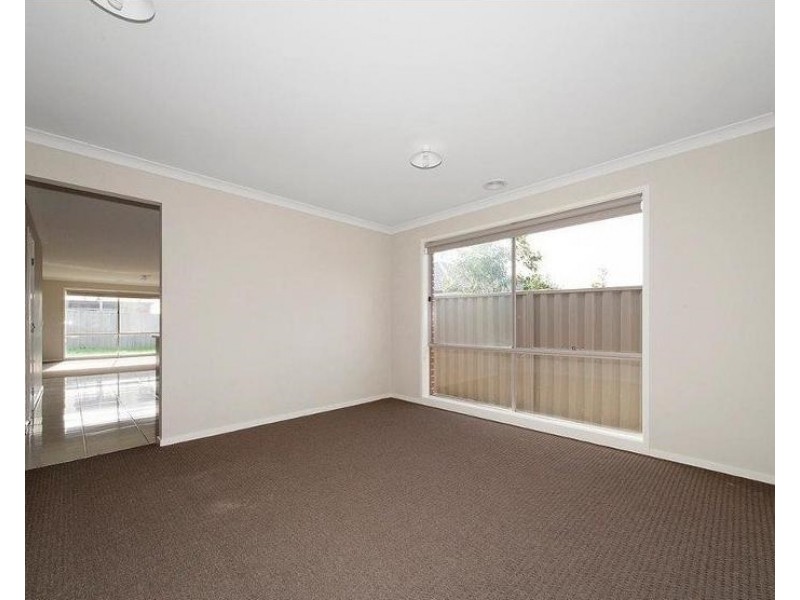 63 Challenger Circuit, Cranbourne East VIC 3977