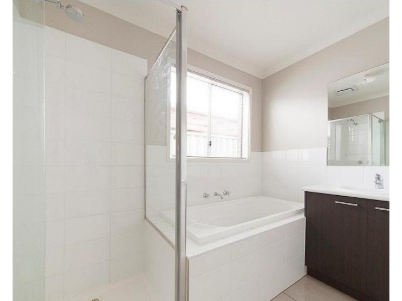 63 Challenger Circuit, Cranbourne East VIC 3977