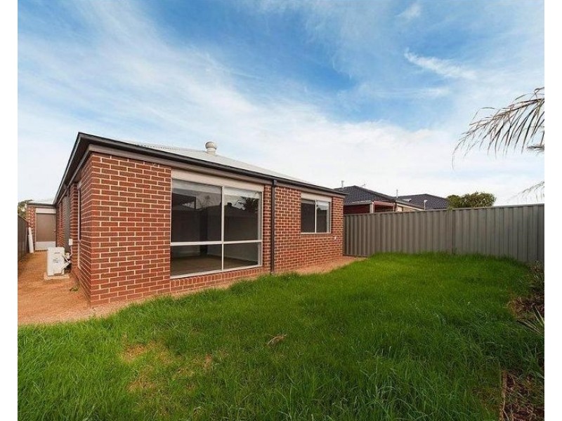 63 Challenger Circuit, Cranbourne East VIC 3977
