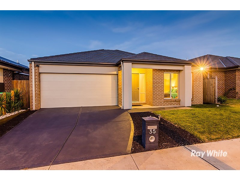 35 St Clair Avenue, Cranbourne West VIC 3977