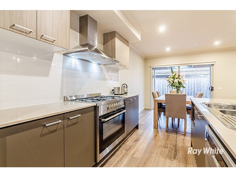 35 St Clair Avenue, Cranbourne West VIC 3977