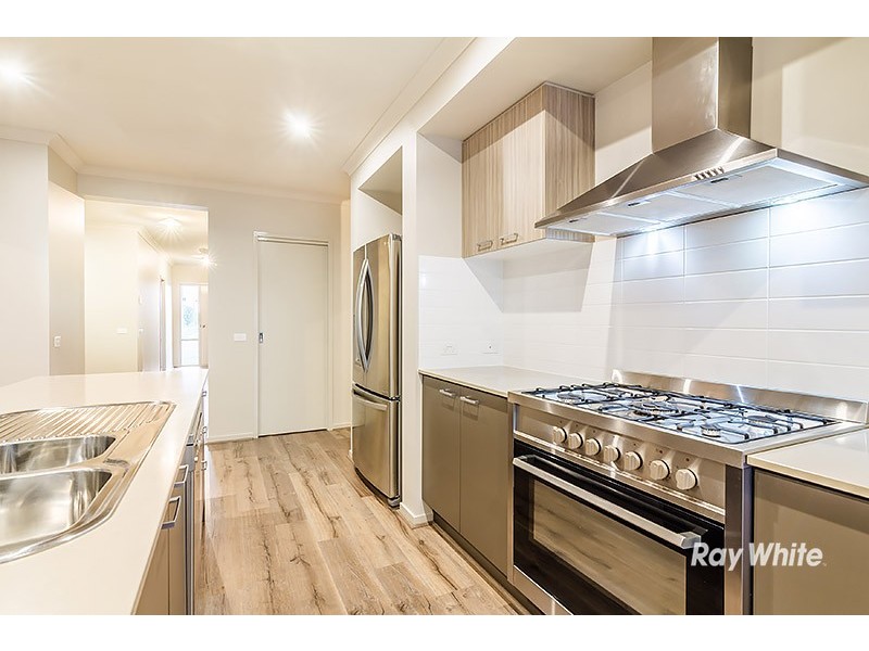 35 St Clair Avenue, Cranbourne West VIC 3977