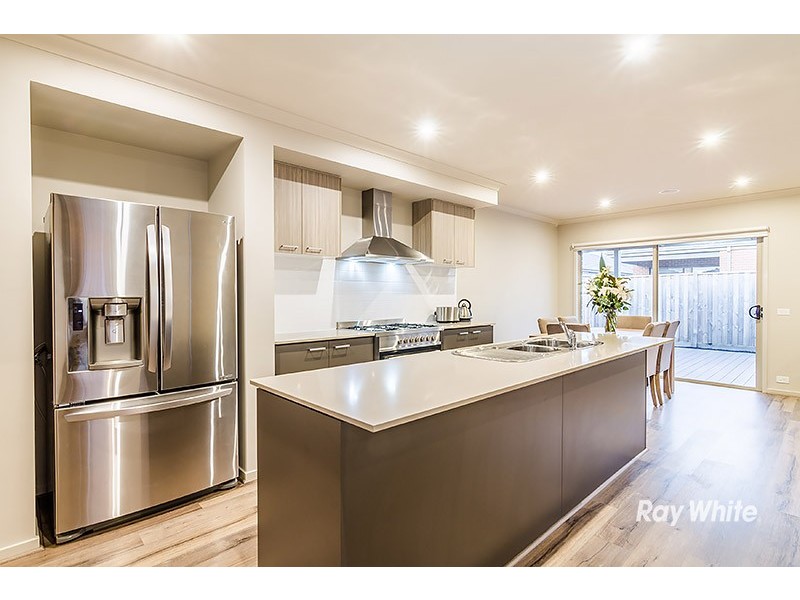 35 St Clair Avenue, Cranbourne West VIC 3977