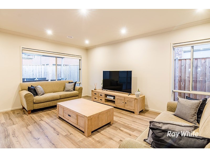 35 St Clair Avenue, Cranbourne West VIC 3977