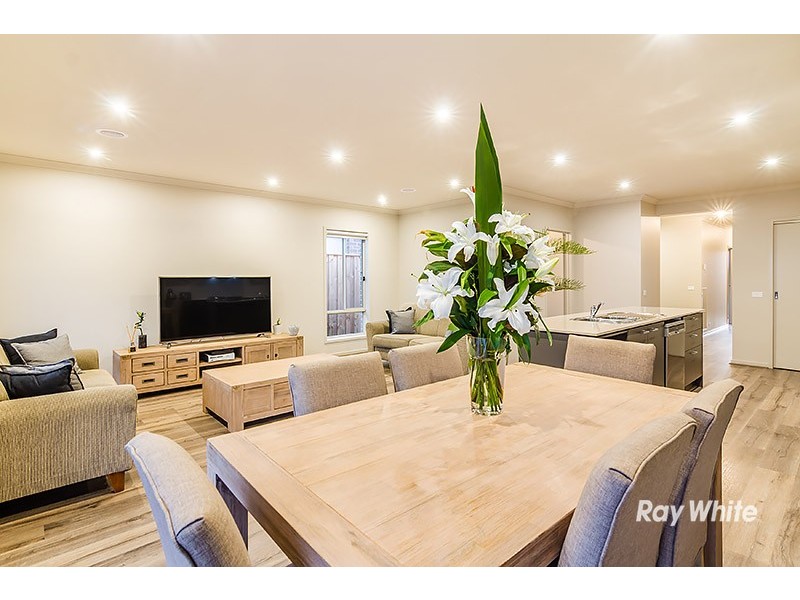 35 St Clair Avenue, Cranbourne West VIC 3977