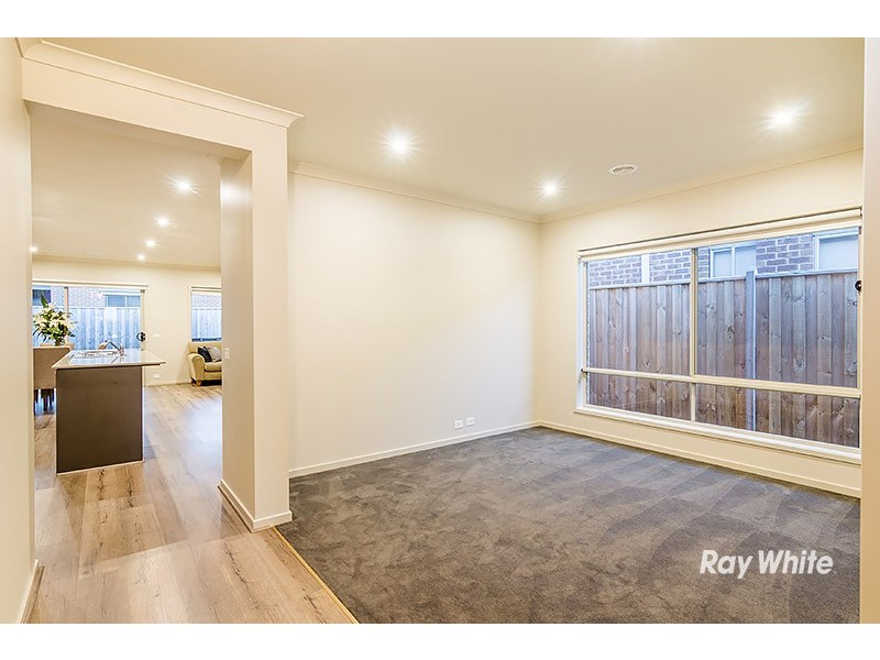 35 St Clair Avenue, Cranbourne West VIC 3977