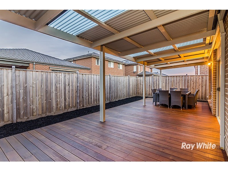 35 St Clair Avenue, Cranbourne West VIC 3977