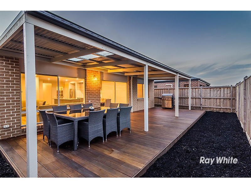 35 St Clair Avenue, Cranbourne West VIC 3977