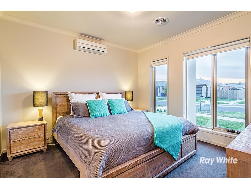 35 St Clair Avenue, Cranbourne West VIC 3977