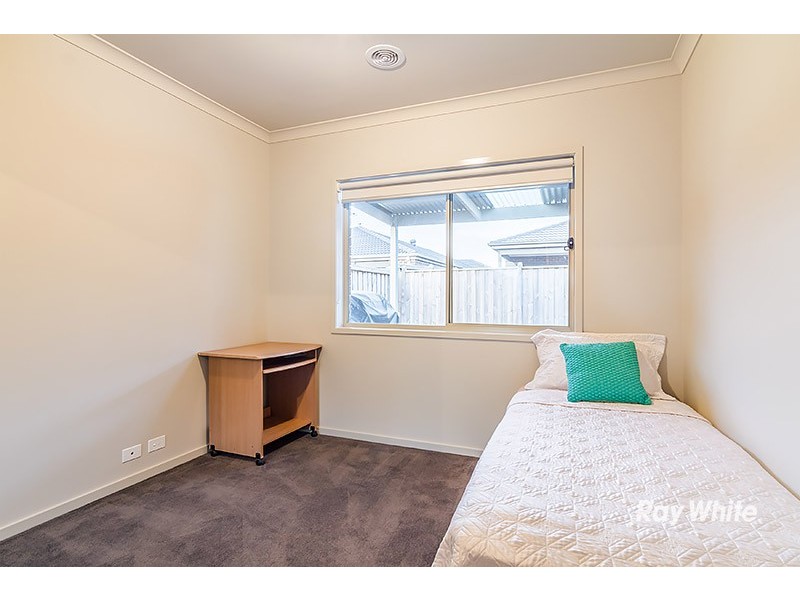 35 St Clair Avenue, Cranbourne West VIC 3977