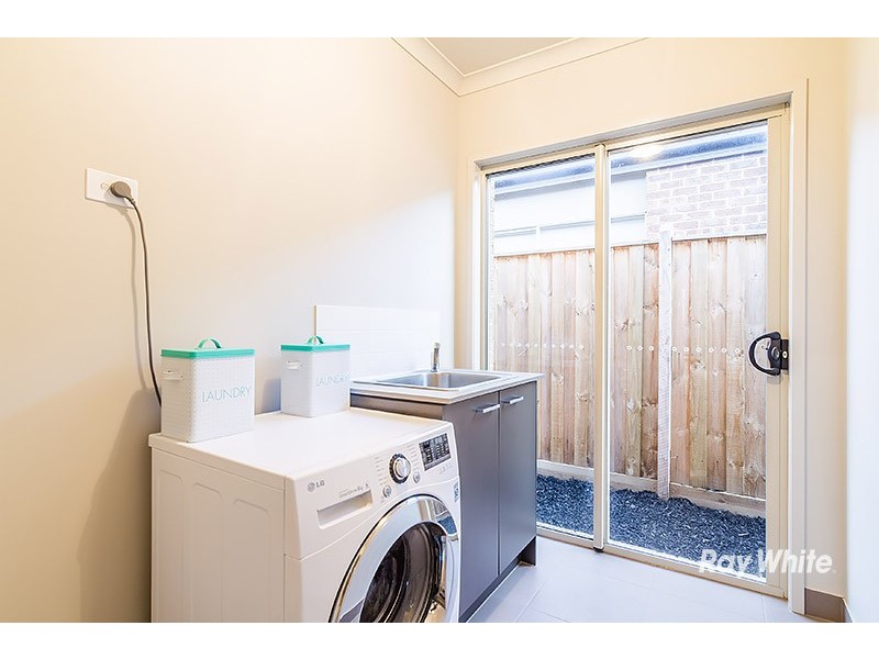 35 St Clair Avenue, Cranbourne West VIC 3977